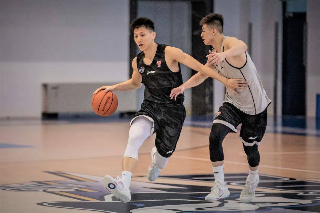 北京首钢队男篮热火朝天备战下一仗