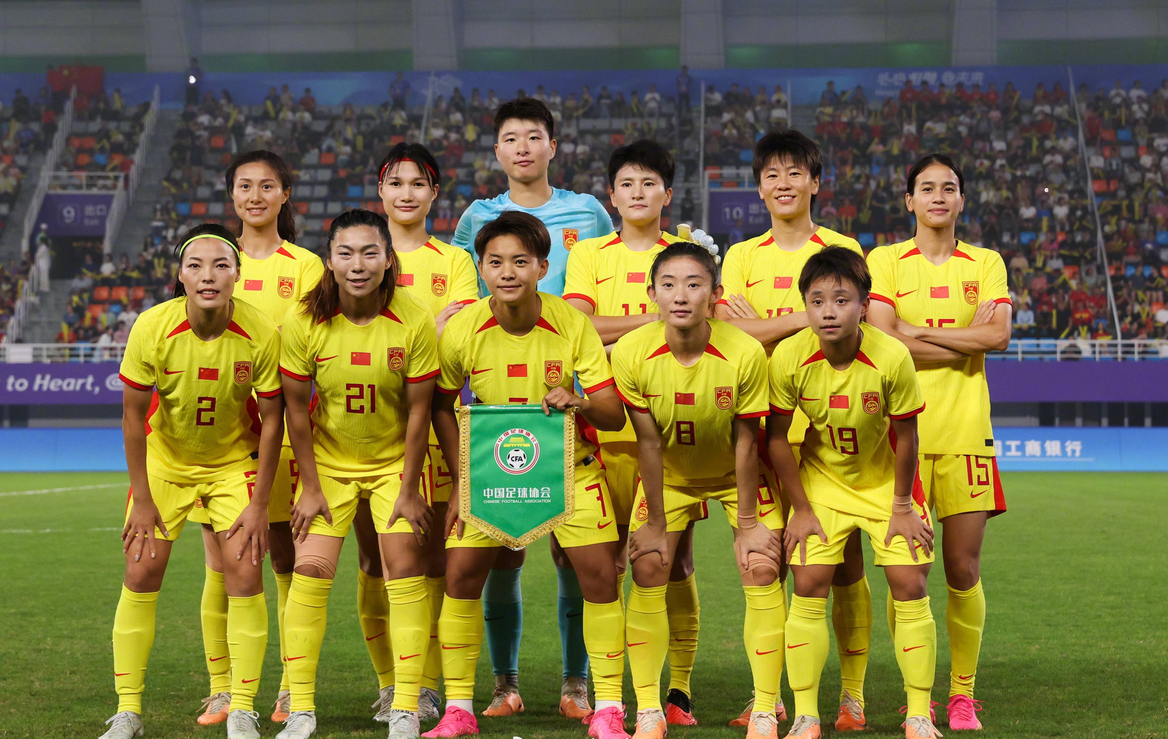 中国女足表现出色，在比赛中占据优势