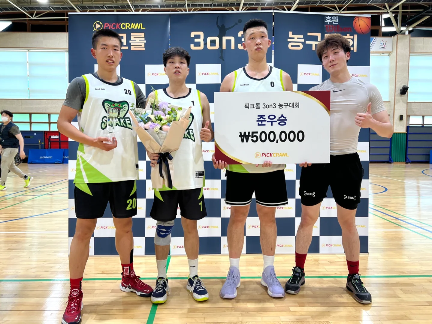 韩国选手在篮球比赛中勇夺第一