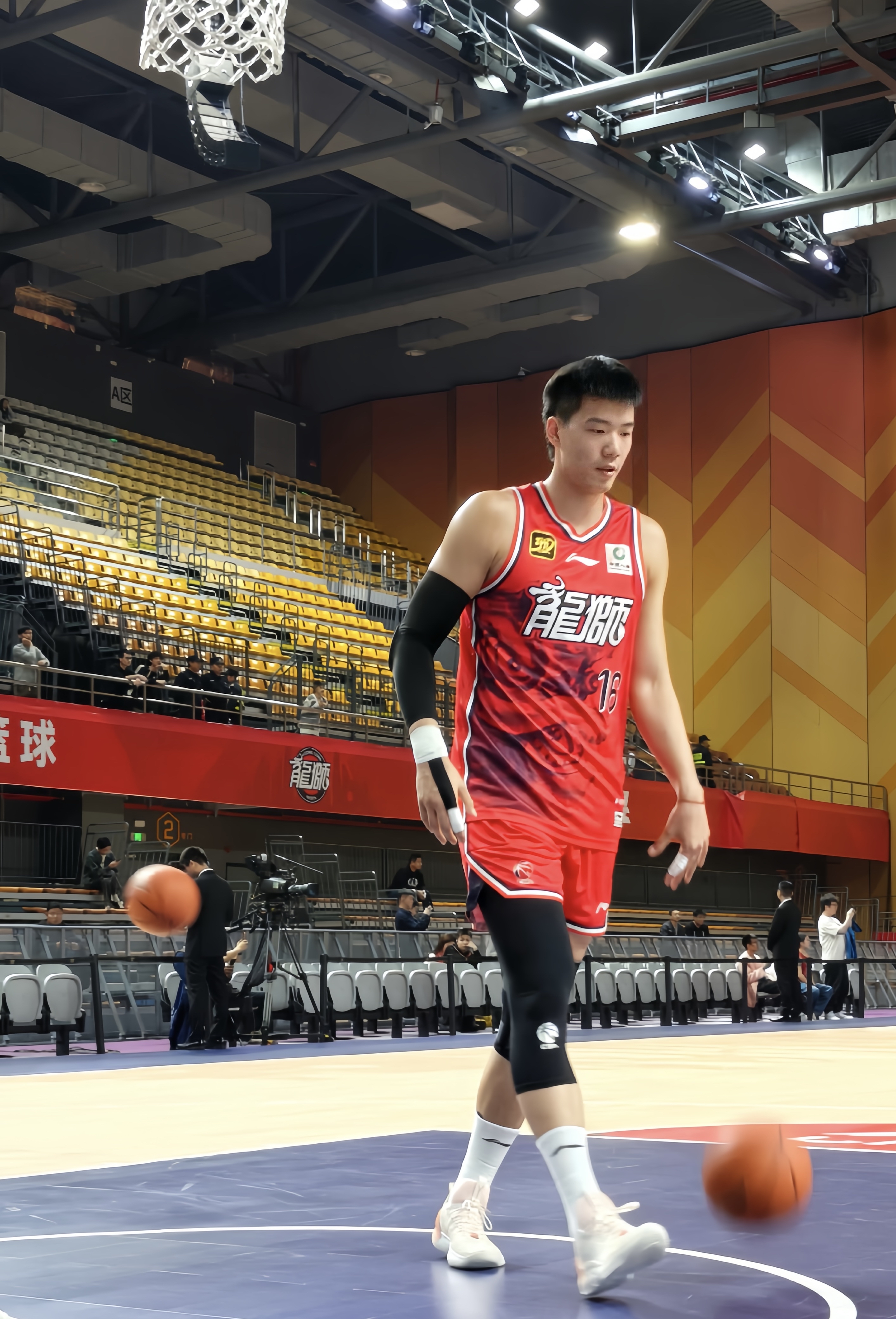 周琦11分首钢不敌广厦王哲林18+15上海胜北控的简单介绍