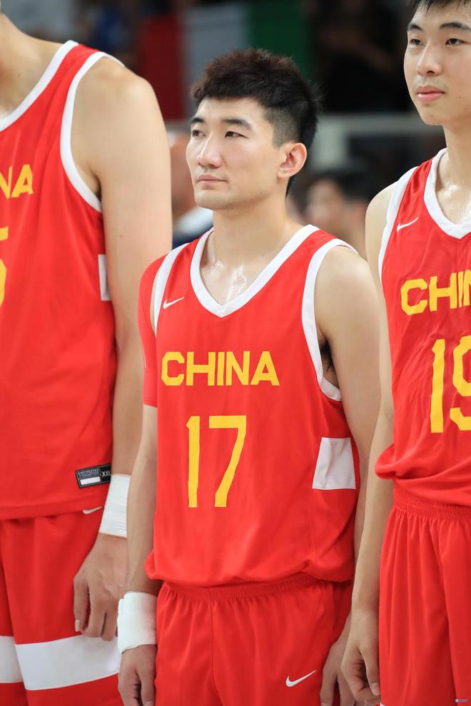 北京男篮对阵大连队，全队备战意志坚定(北京男篮对阵大连队,全队备战意志坚定不移)