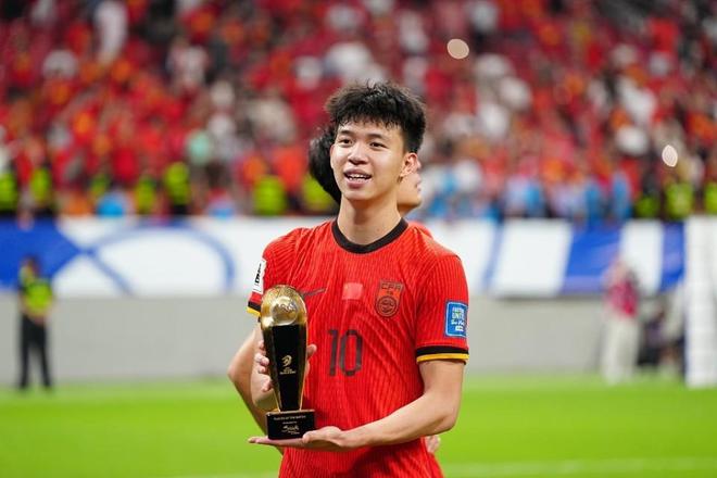 不要犹豫了！20岁日本小将加盟热刺，19岁王钰栋需及早为留洋打算的简单介绍