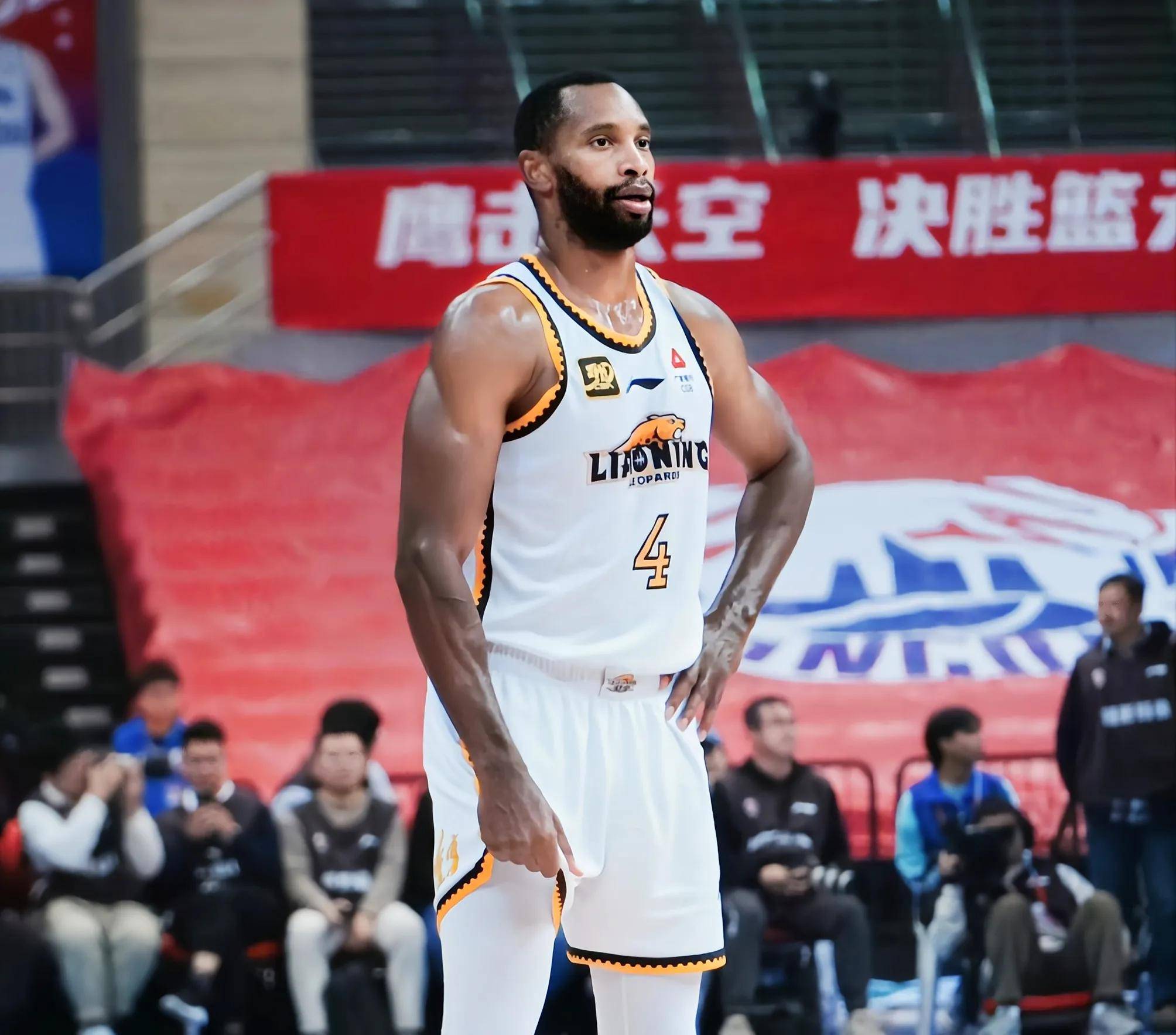 包含韩德君17+14辽宁险胜宁波原帅20分山西胜上海的词条