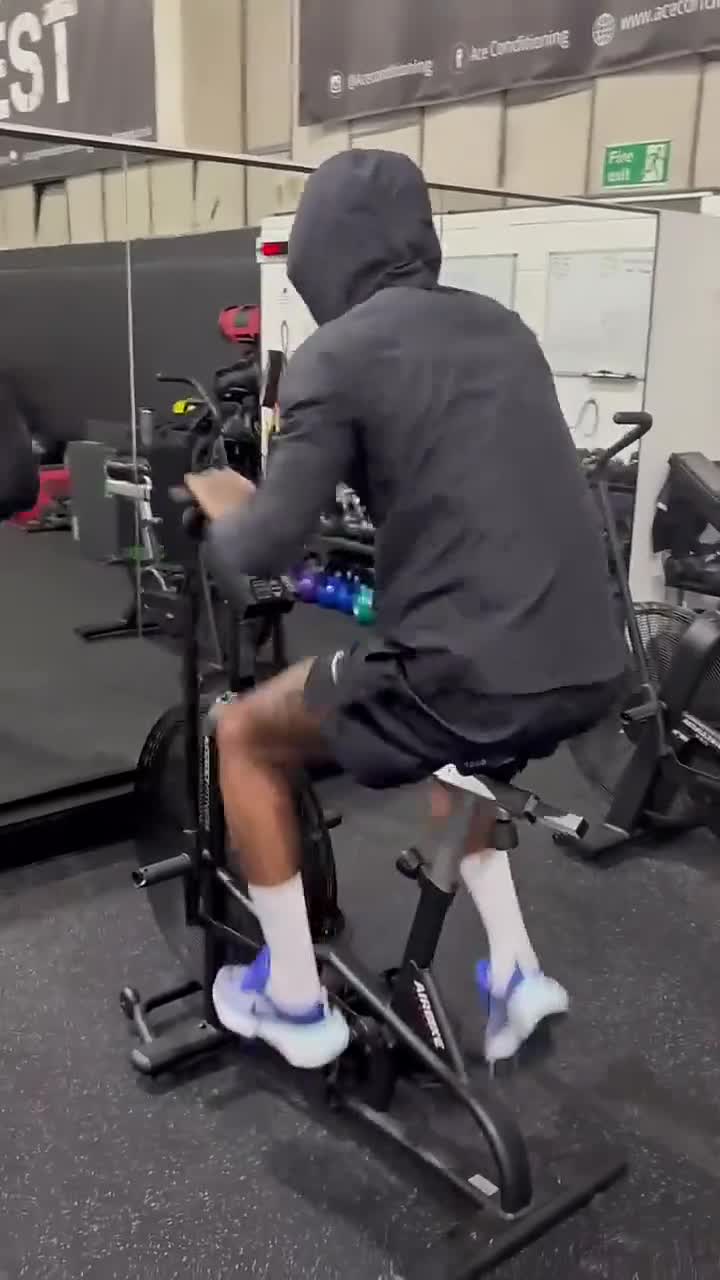何去何从？拉什福德社媒晒假期生活照