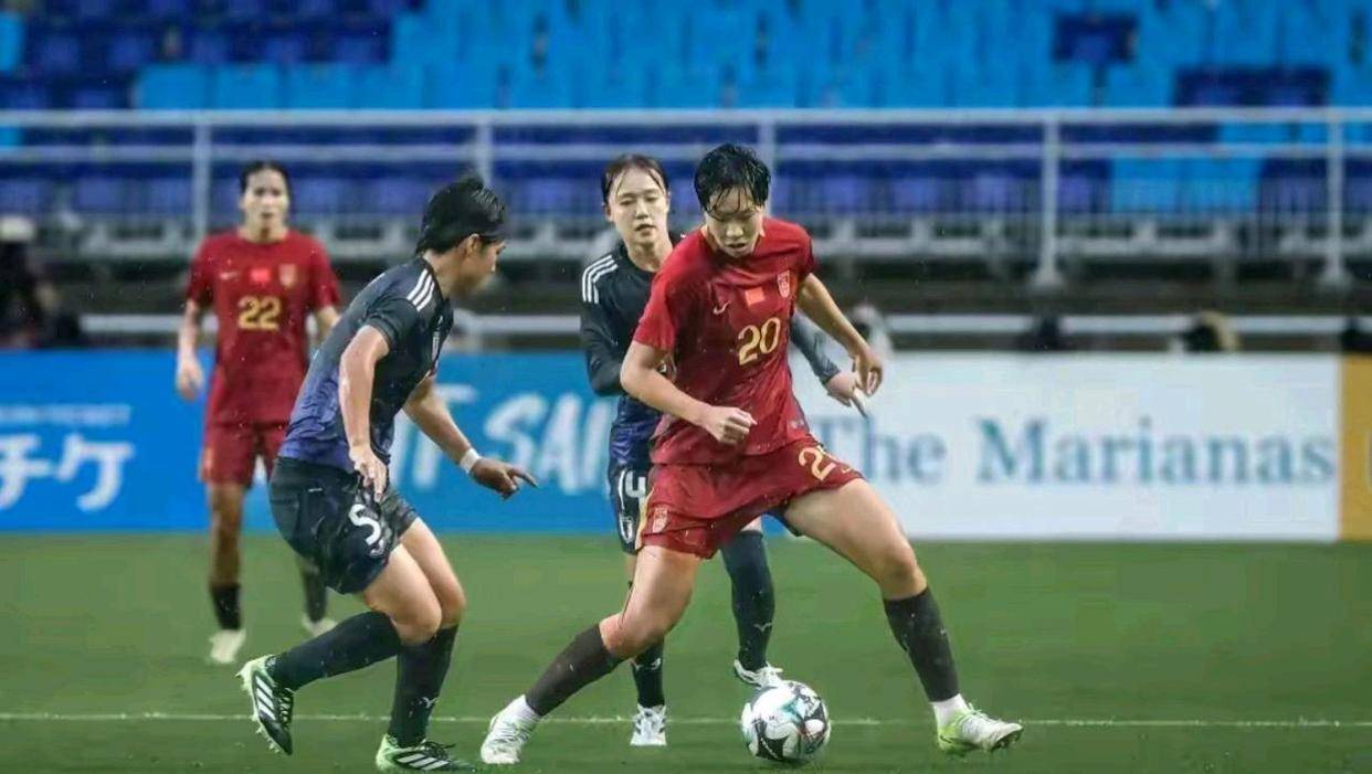 包含东亚杯-中国女足4-2中国台北两球领先被追平邵子钦双响的词条