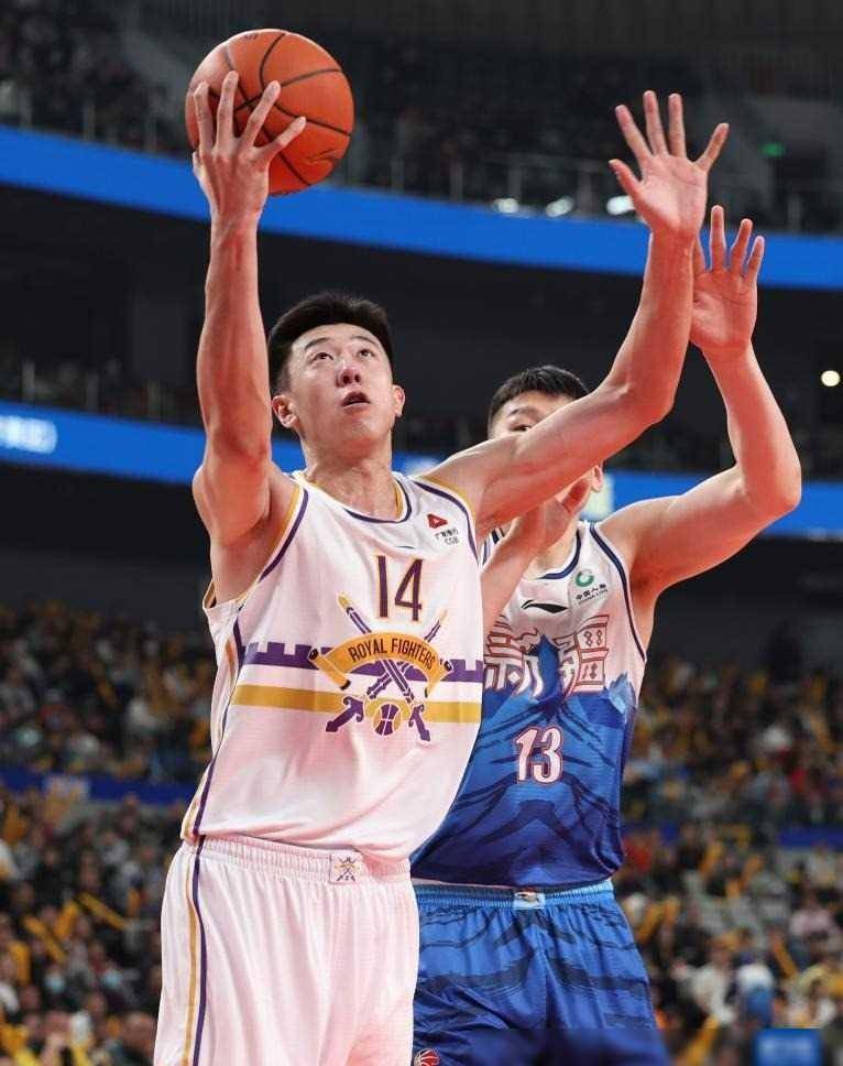 阿拉瓦斯球员受伤离场，团队战斗力下降的简单介绍