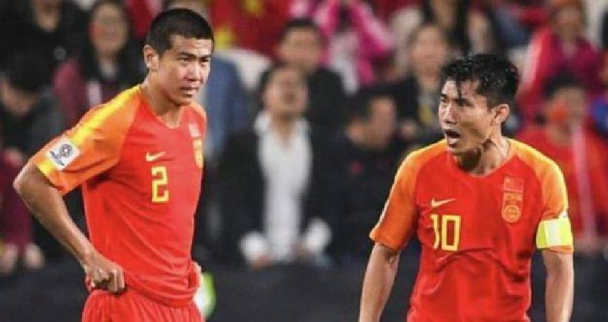 包含里程碑，武汉三镇后卫刘奕鸣已代表中国俱乐部出战200场的词条